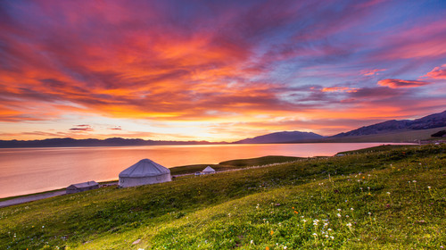 <新视野火车环球15日游>喀纳斯+伊犁草原+南疆民俗+大漠风光